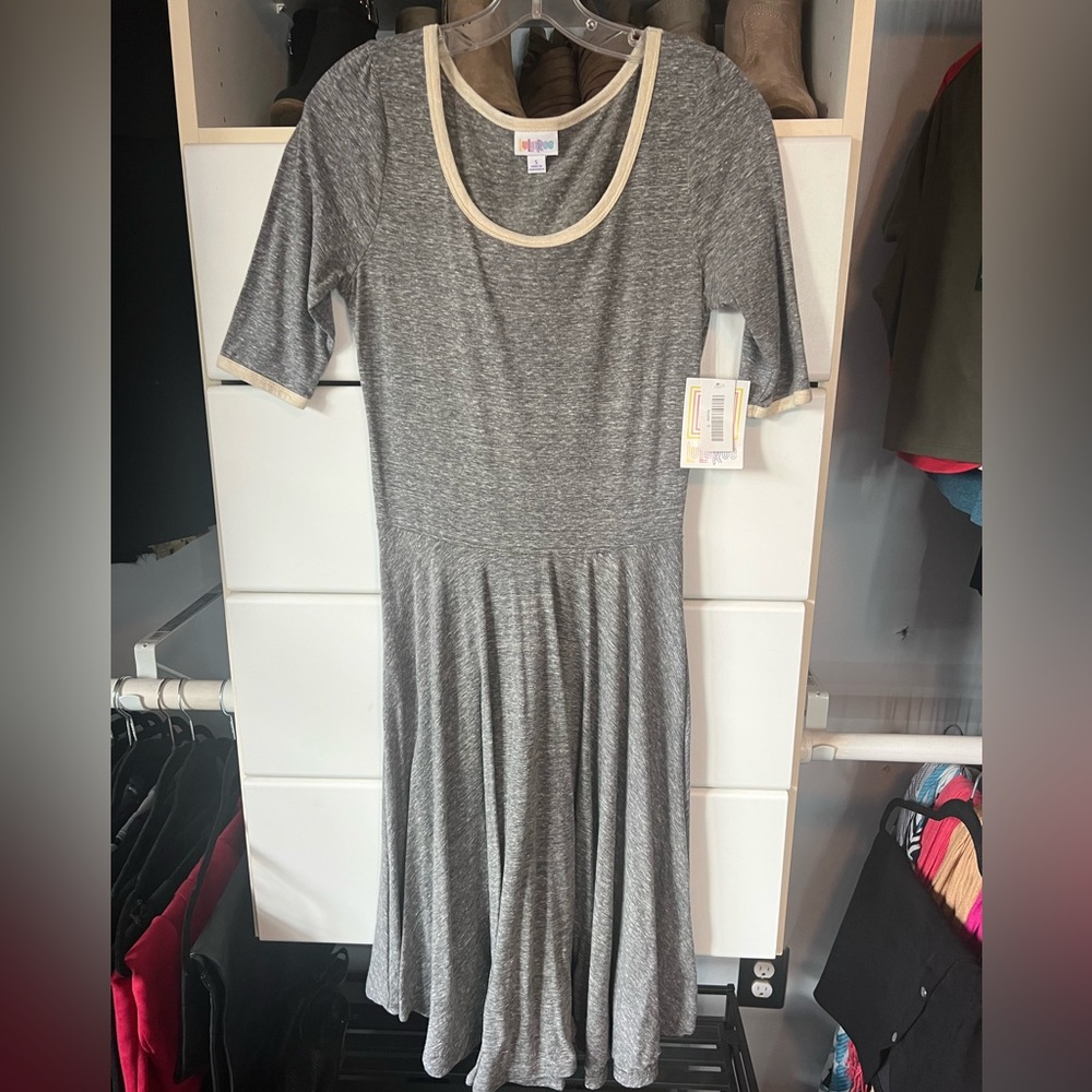 NWT LuLaRoe Nicole Gray/ cream dress - small